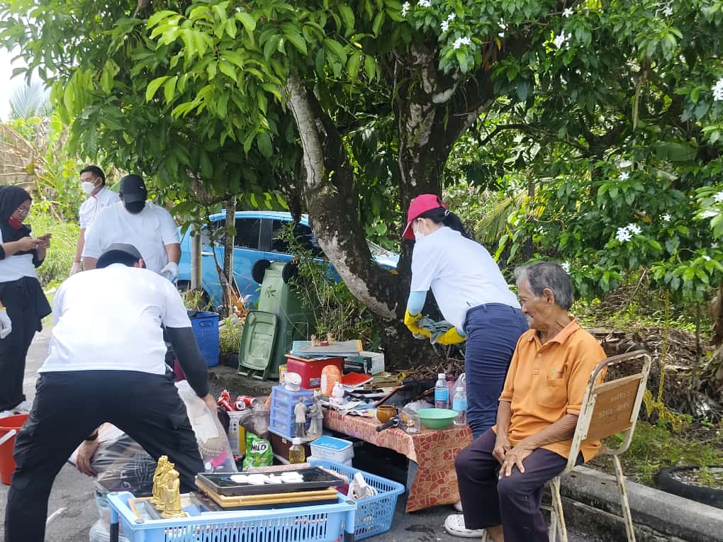 Ibraco and Hope Place conduct House Cleaning CSR activity at Kampung Kudei Baru, Kuching, Sarawak